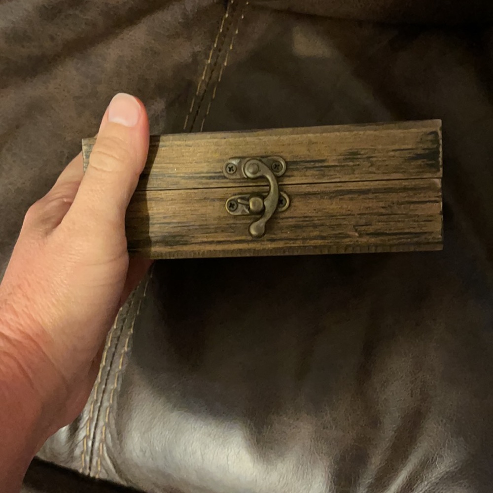 Ring box - Picture 2 of 3